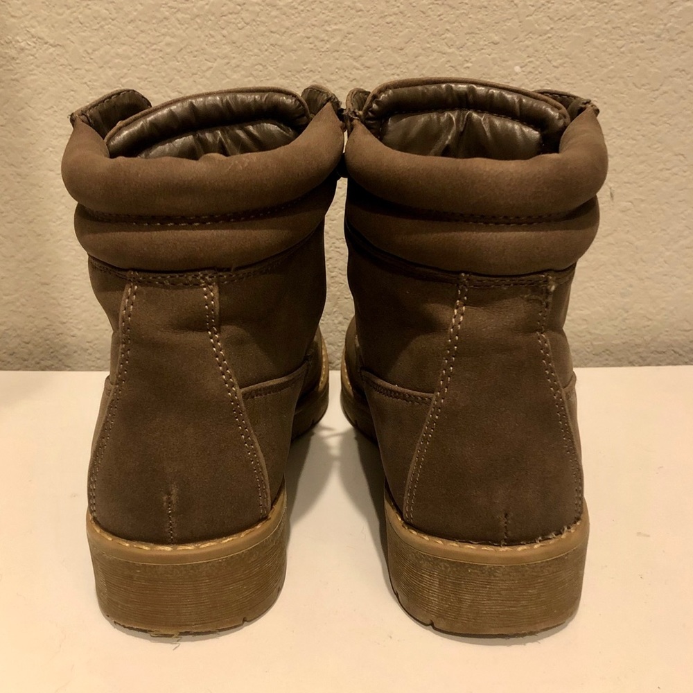 Cute boots for all weather types! Worn once - Picture 4 of 4